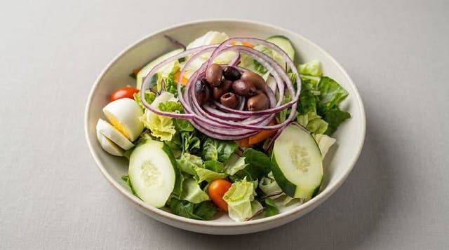 TOSSED GARDEN SALAD TRAY.